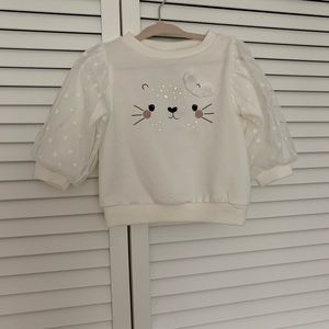 Sweatshirt with lace details on a sleeves